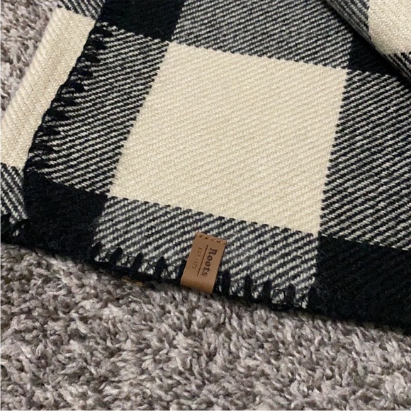 Roots Rectangular Blanket Scarf - Picture 2 of 3